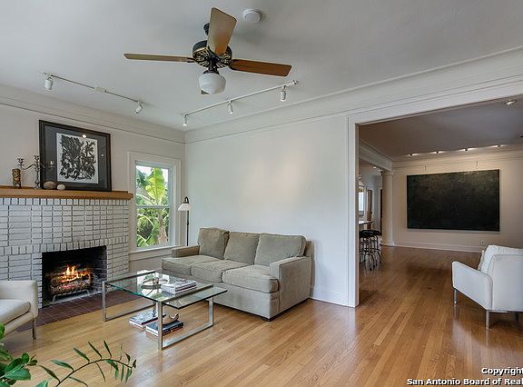 5th image of 147 Wildrose Ave