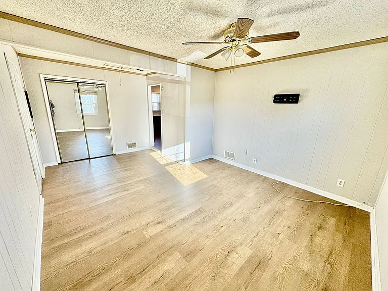 77 Executive Ln — Photo 11
