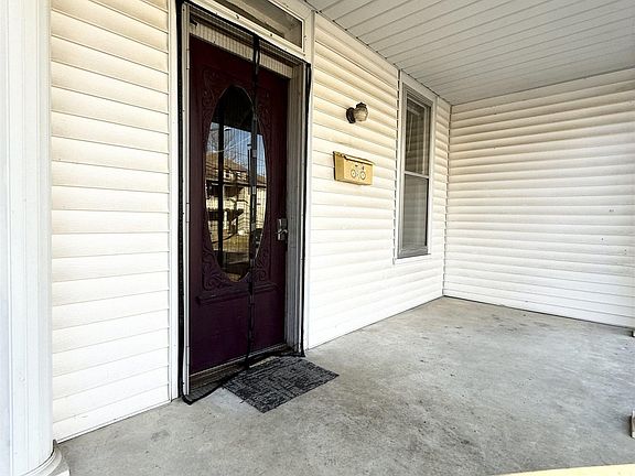 3rd image of 714 N Poplar St