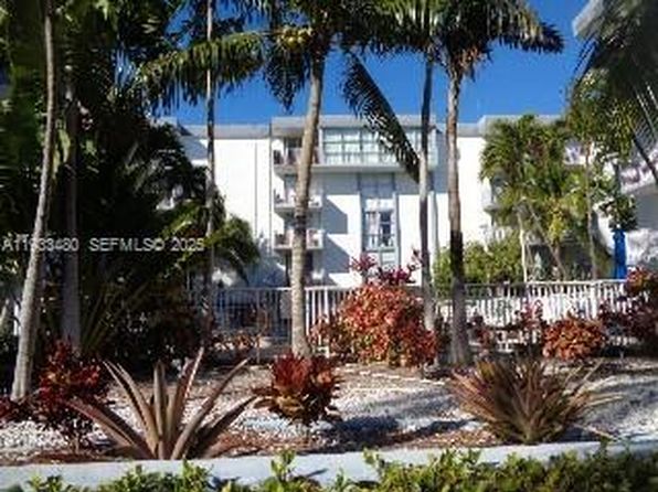 1801 S Treasure Dr APT 320