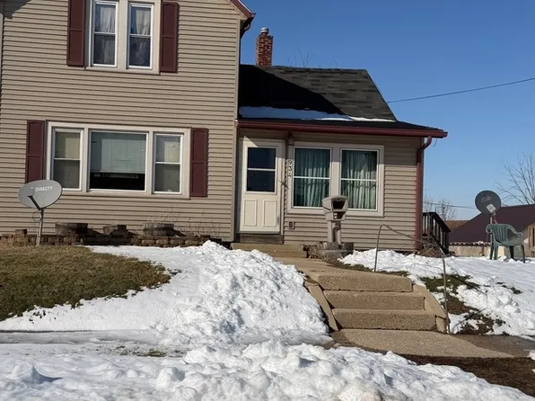 934 E Garden St, Freeport, IL 61032