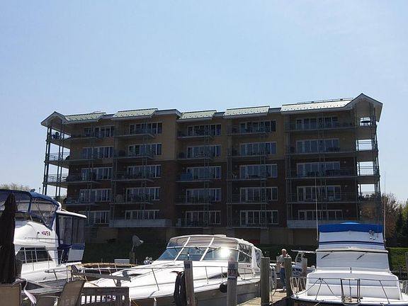 2nd image of 815 Wells St Unit 302