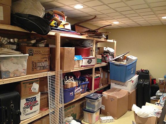 Large storage rm w/shelving