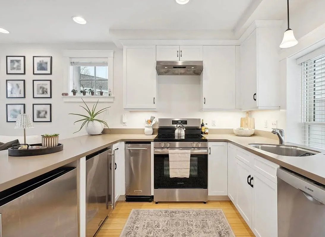 1 bed, 1.0 bath, 900 sqft, $2,800 — Photo 2