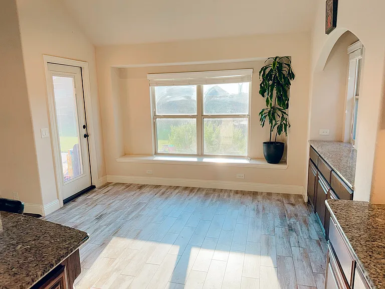 1507 Eminence Ln — Photo 6