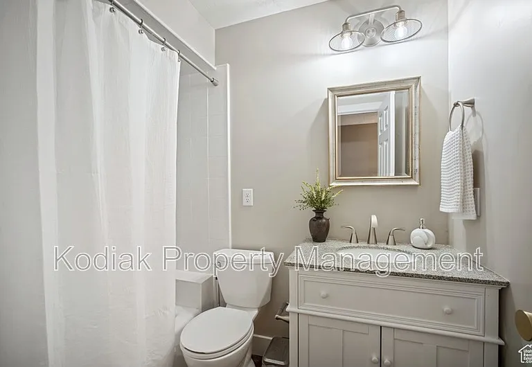 816 E 16th Ave — Photo 23