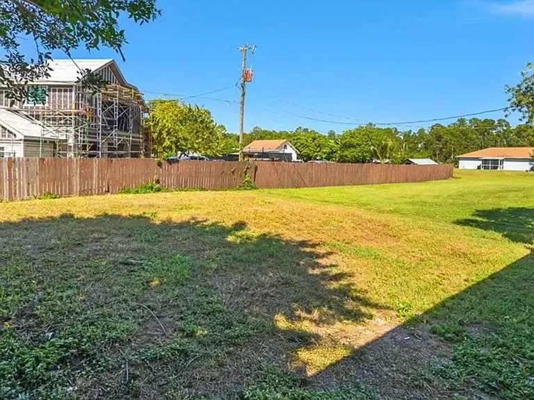 1143 Joel Blvd #B — Photo 12