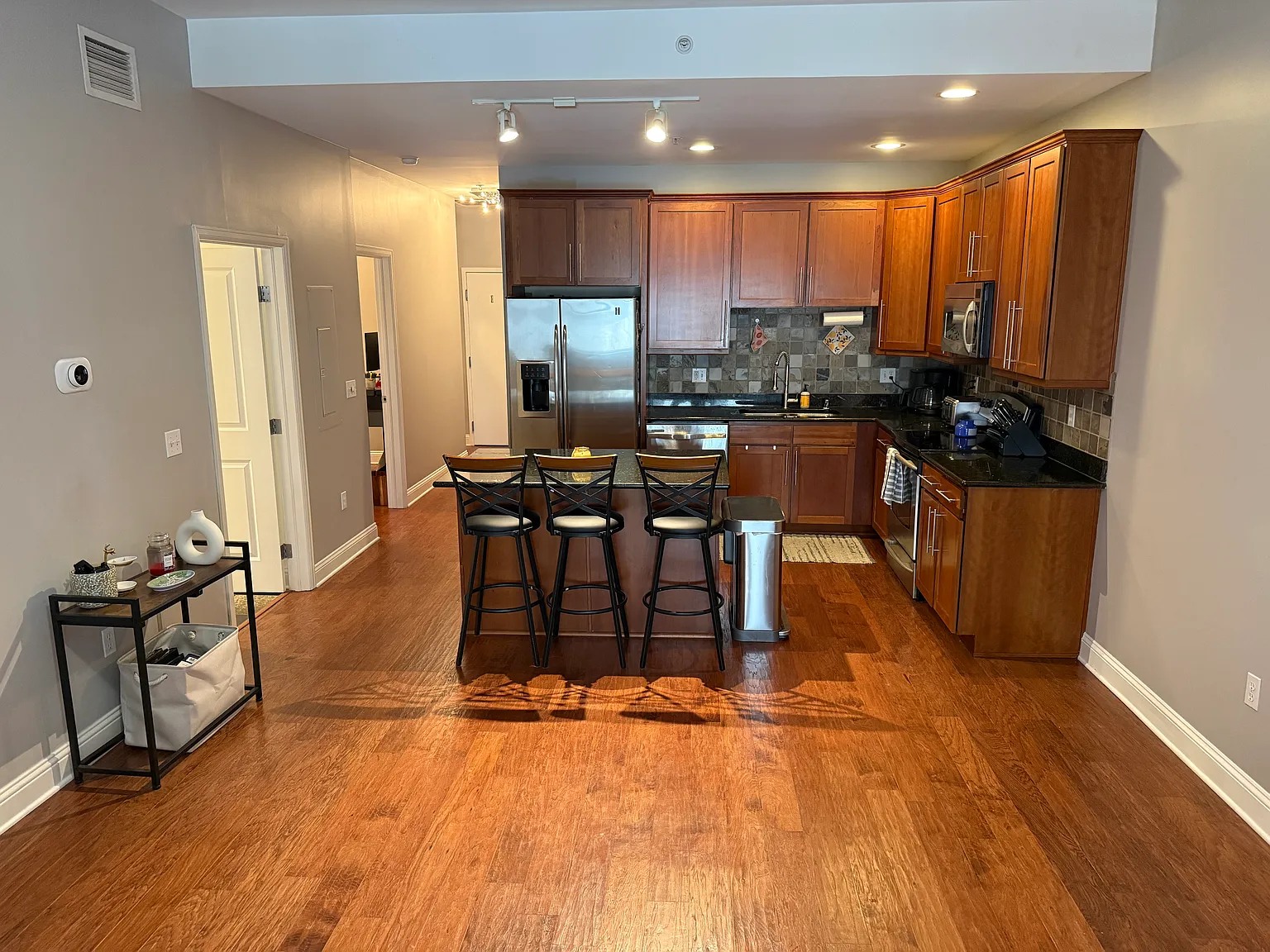 2 bed, 829 sqft, $1,950 — Photo 3