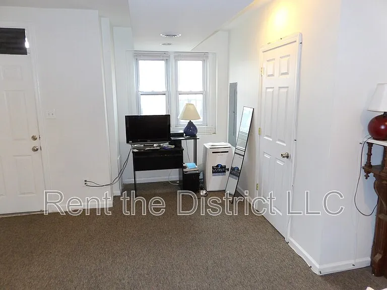 403 M St NE #B — Photo 5