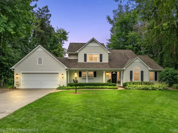 6057 Campfire Cir, Clarkston, MI 48346