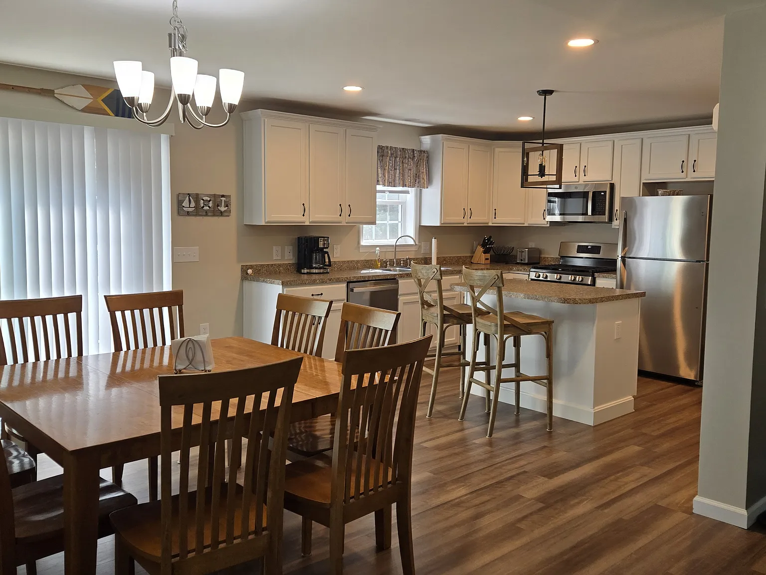3 bed, 1870 sqft, $3,000 — Photo 3