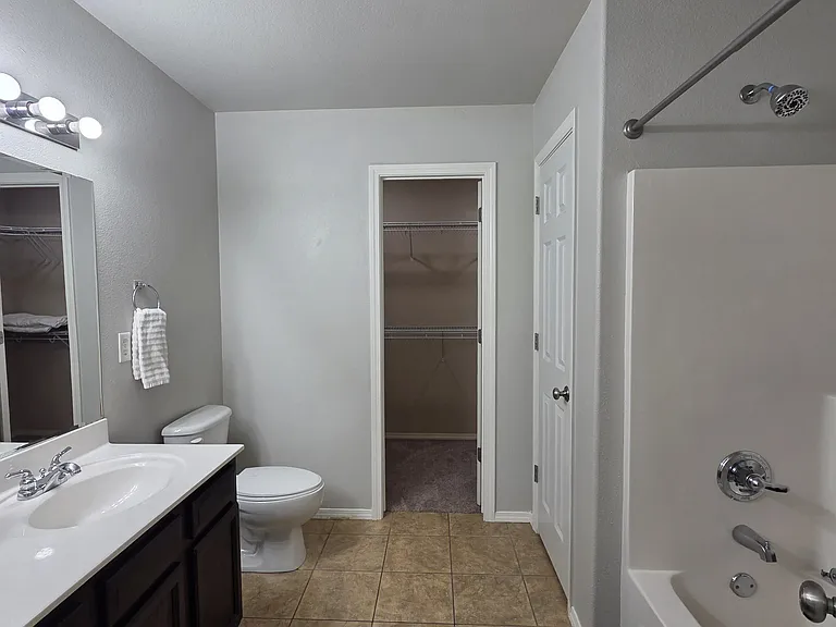 907 SW River Rock St — Photo 15