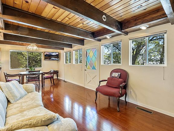 3rd image of 1407 Yosemite Dr