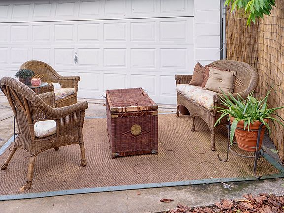 2 car detached garage 