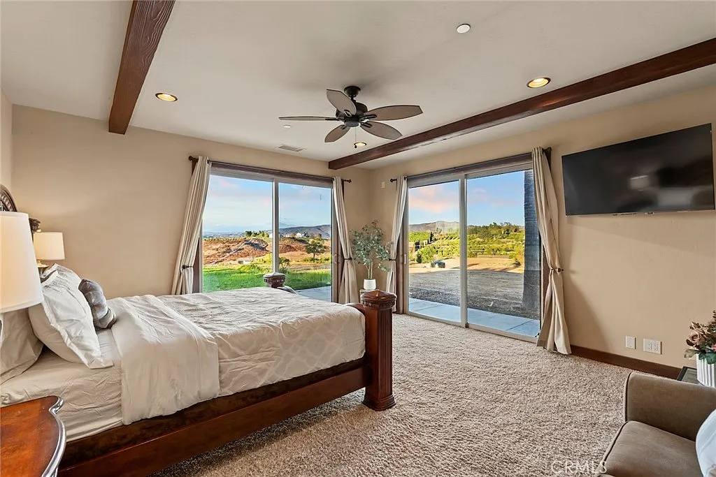 5 bed, 4762 sqft, $8,990 — Photo 1