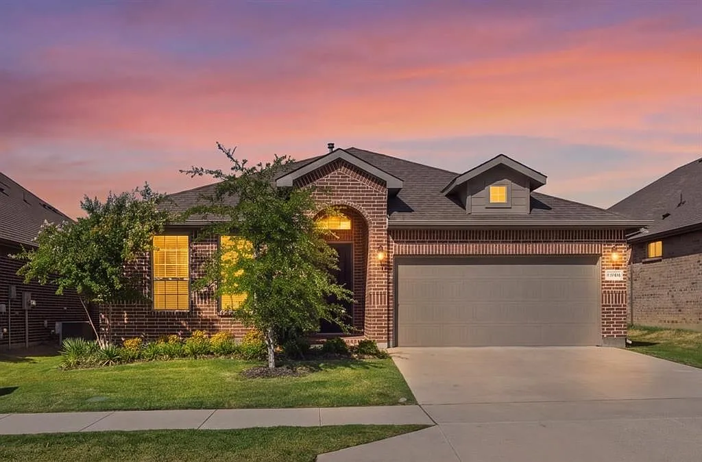 4 bed, 2.0 bath, 2135 sqft, $2,990 — Photo 1