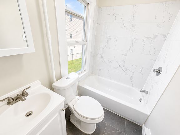4th image of 51-53 Saint James Pl #3