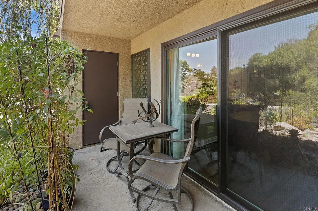1 bed, 640 sqft, $2,300 — Photo 2
