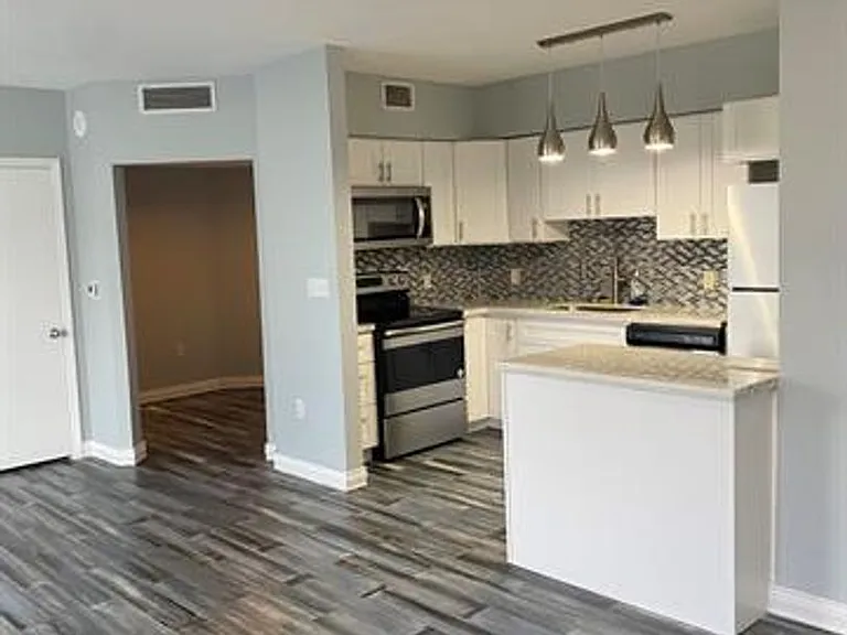1330 West Ave #CU-403 — Photo 2