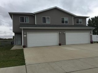 1922 28th St SW, Minot, ND 58701