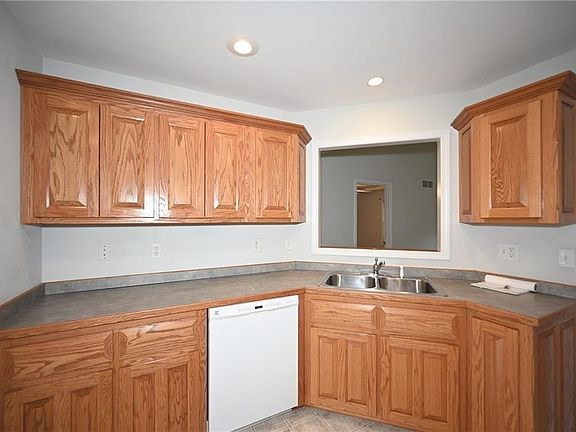 5th image of 14 Sandi Cir