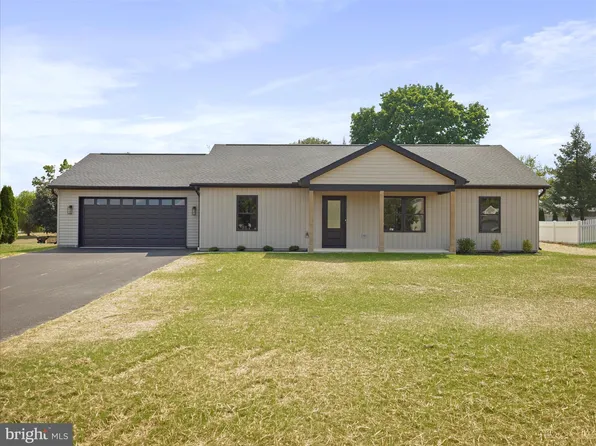 71 Maranatha Dr, Saint Thomas, PA 17252