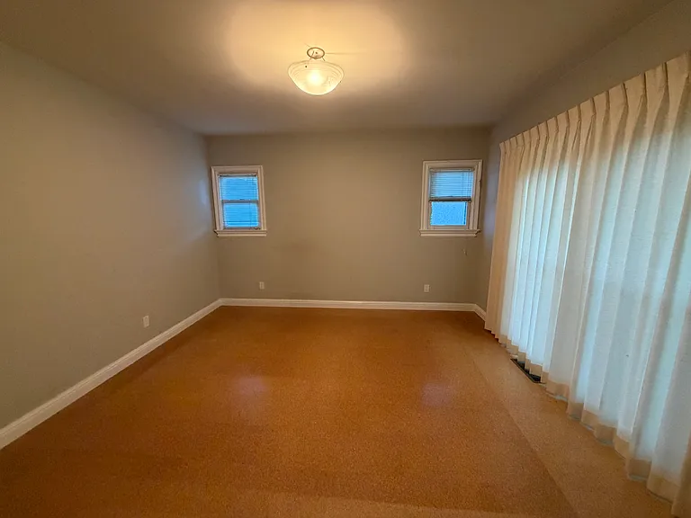2209 Woolsey St — Photo 4
