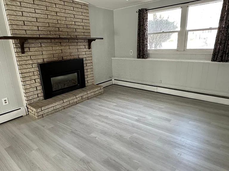 11A S Hollow Rd — Photo 2