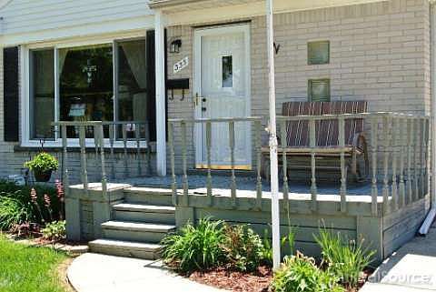 3rd image of 335 W Elmwood Ave