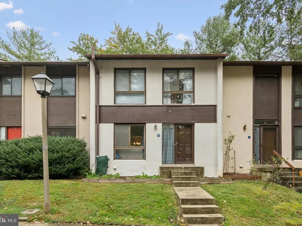 11825 Coopers Ct, Reston, VA 20191