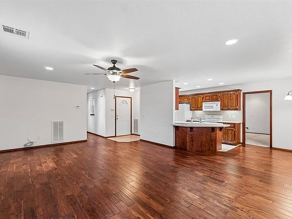 5th image of 953 NW 15th St