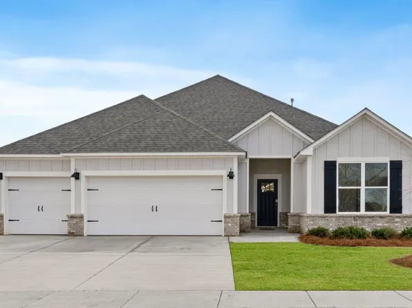 1040 Birch Ln, Prattville, AL 36066