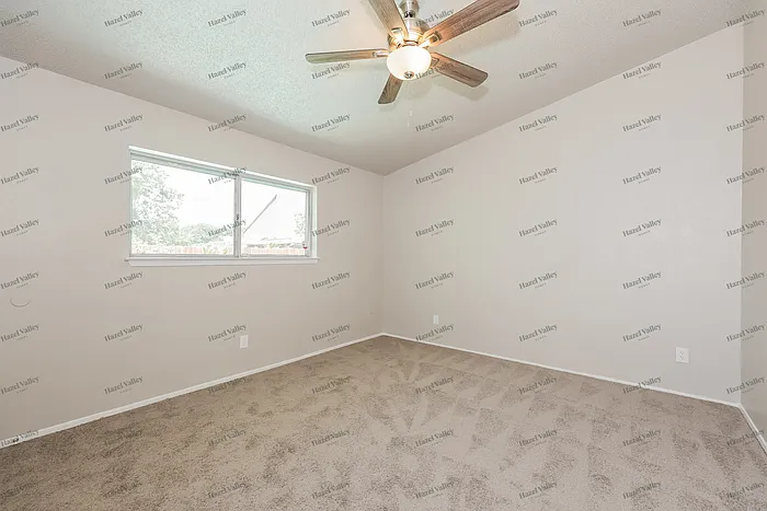 3916 Wendover Dr — Photo 7