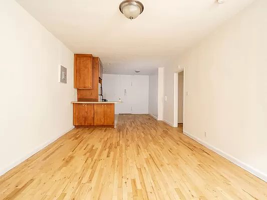 4th image of 204 W 14th St APT 3A