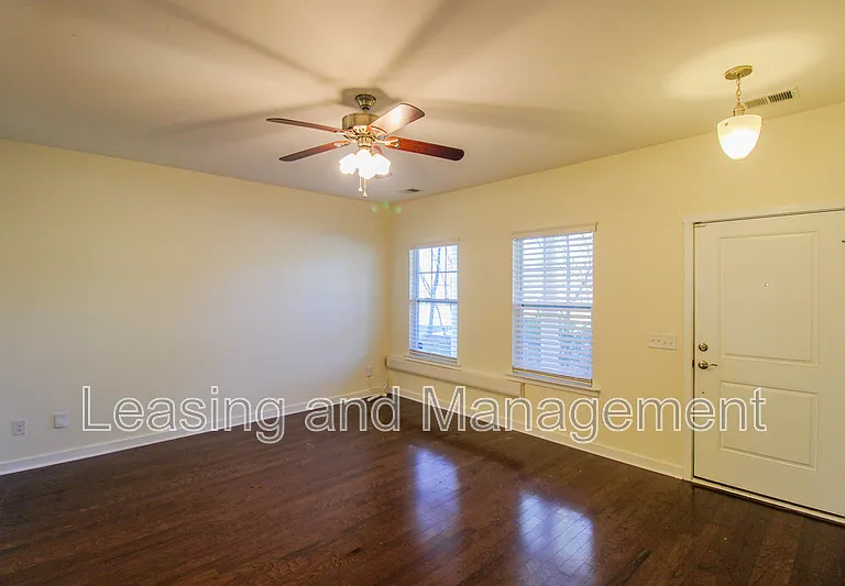 4946 Ballantine Dr — Photo 2