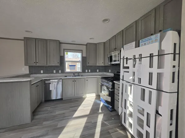 35 C St SW #35, Navarre, OH 44662
