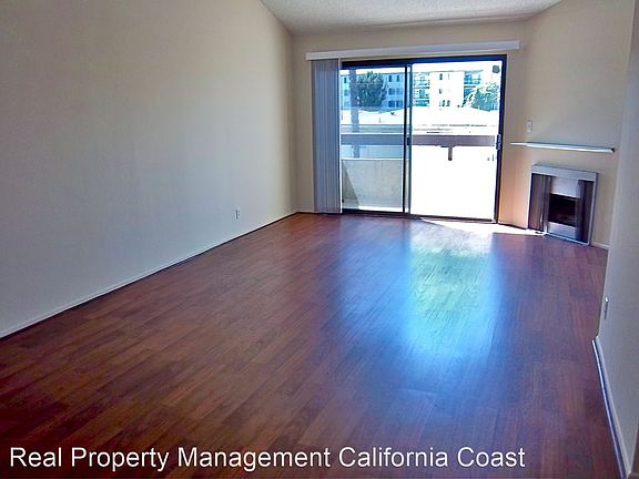3rd image of 620 W Hyde Park Blvd Unit 205
