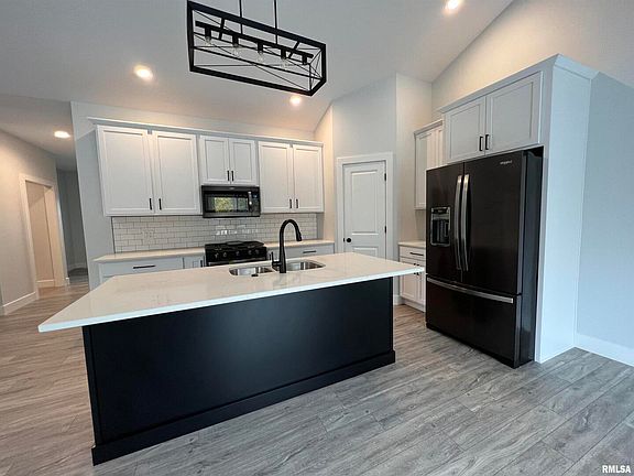 4th image of 668 Sweet Wood Ln
