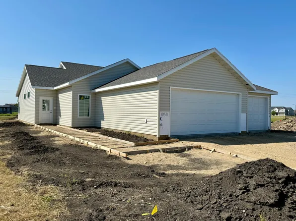 1858 63rd Ave S, Fargo, ND 58104
