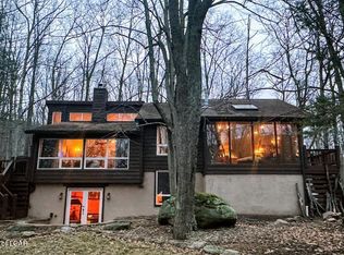 373 W Lake Valley Dr, Hazleton, PA 18202