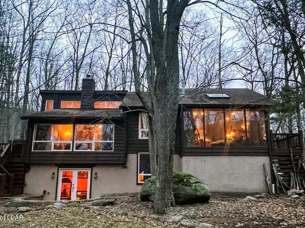 373 W Lake Valley Dr, Hazleton, PA 18202