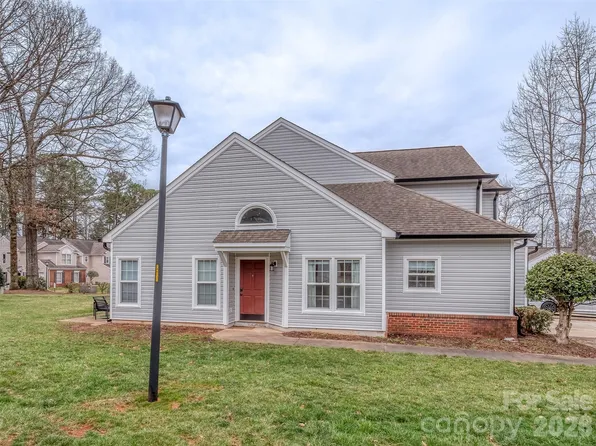 8603 Fox Chase Ln, Charlotte, NC 28269