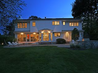 39 Shelter Ln, Roslyn Heights, NY 11577