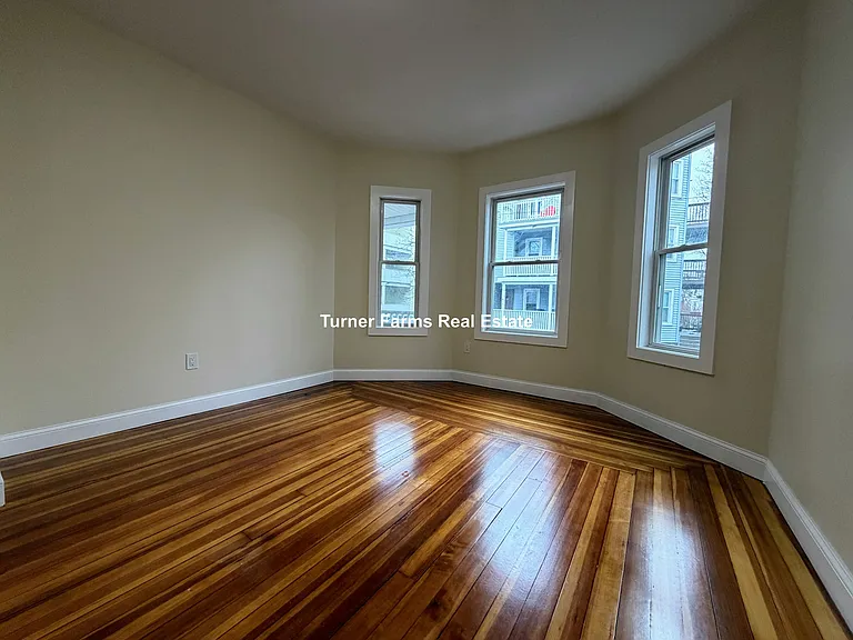 7 Lowell Cir #1R — Photo 24