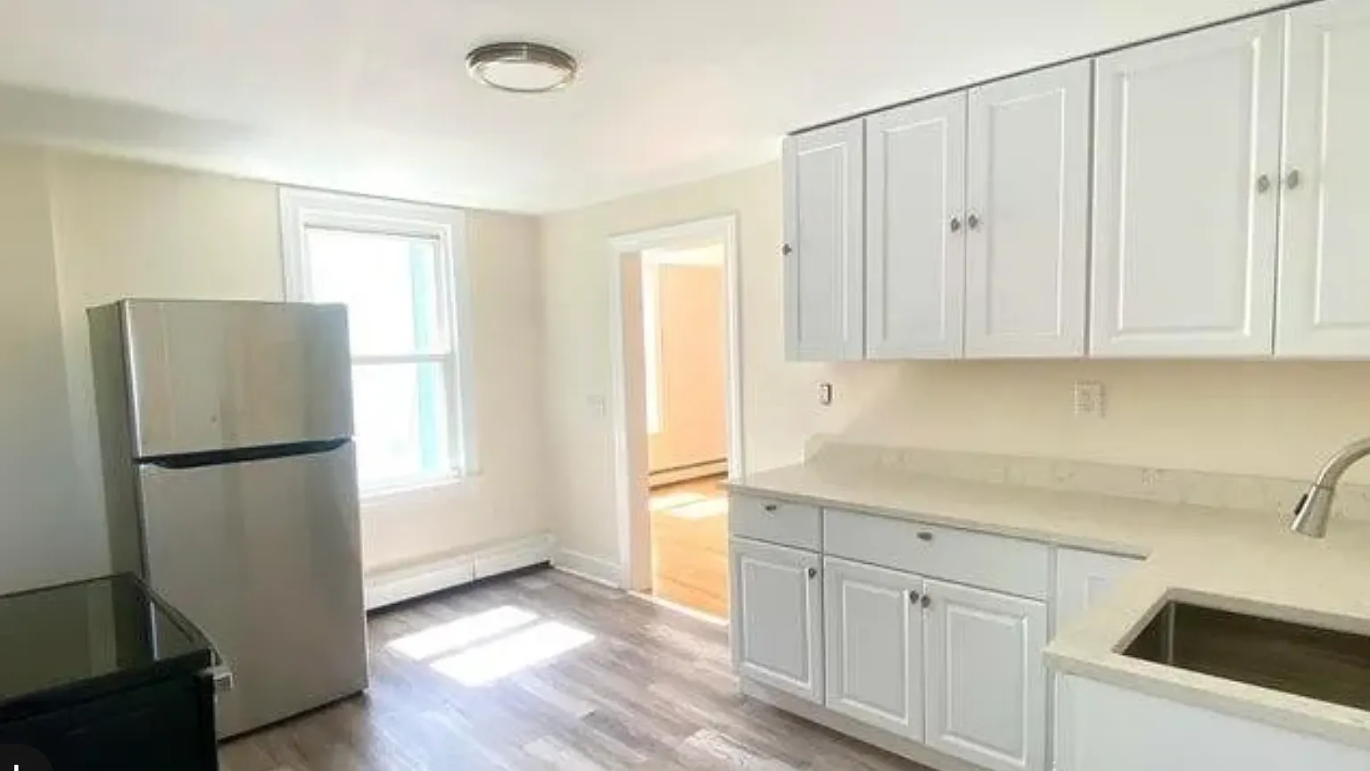 2 bed, 850 sqft, $2,400 — Photo 4