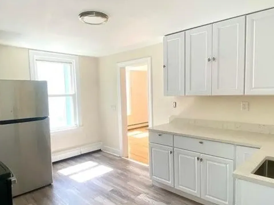 23 Hanover St #2