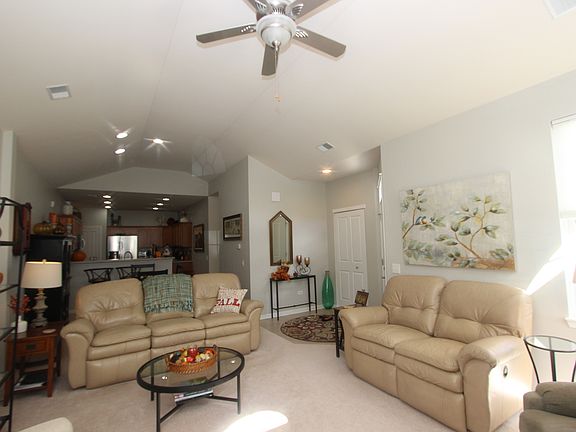 5th image of 614 Schumann St #614