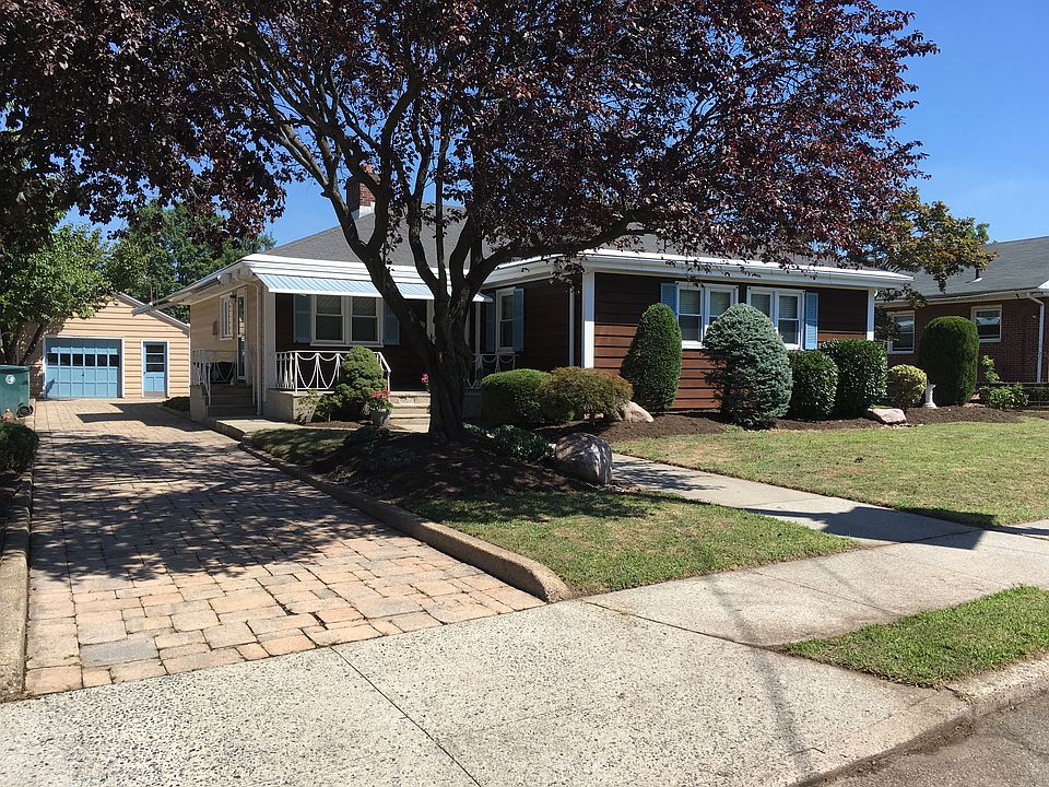 2nd image of 610 Krochmally Ave