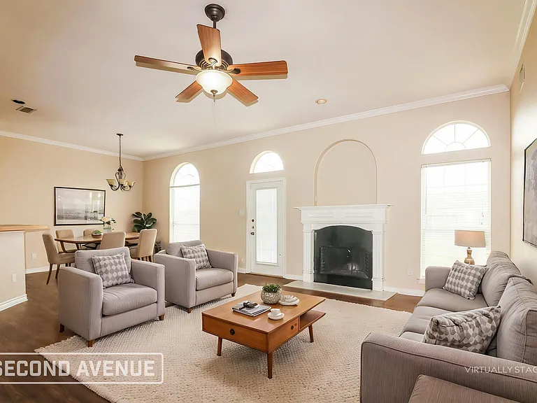 2422 Luzius Dr — Photo 2