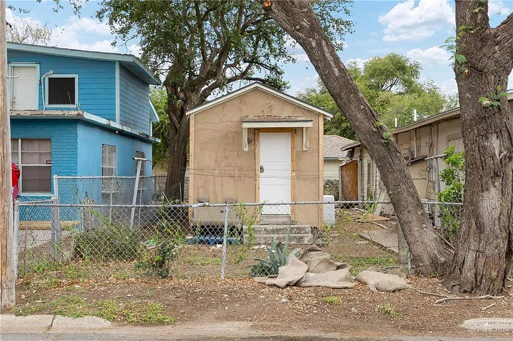 1 bed, 1.0 bath, 350 sqft, $650 — Photo 1